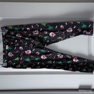 No brand name pajamas w/snowman candy canes trees measurements are approximate